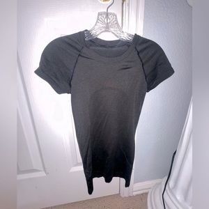 Black Lululemon Swiftly Tech Short-Sleeve Shirt . Size 0.